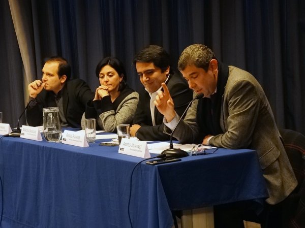 DC y Revolución Democrática expusieron en 2° conferencia sobre cambio del sistema de gobierno