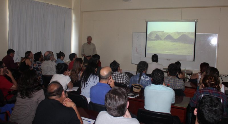 Experto internacional en bioconstrucción ofreció charla en la Escuela de Arquitectura
