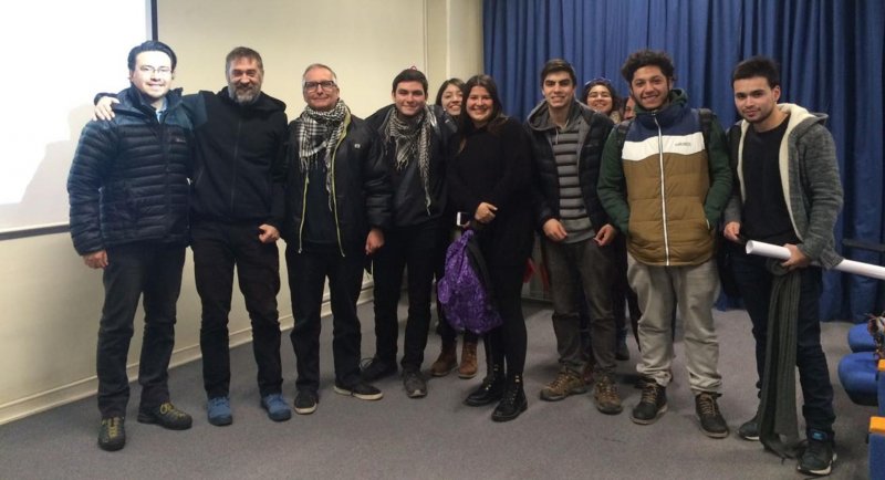 Arquitecto Aryeh Kornfeld se presentó en ciclo de conversaciones con egresados