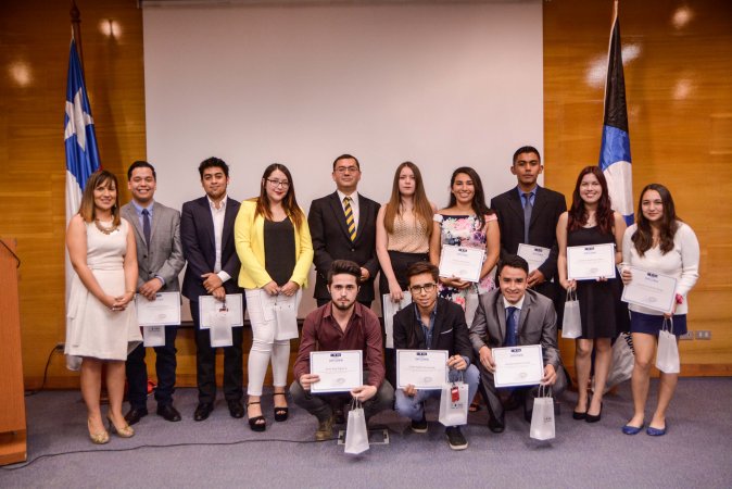 Dirección de Relaciones Internacionales realizó ceremonia de entrega de Becas