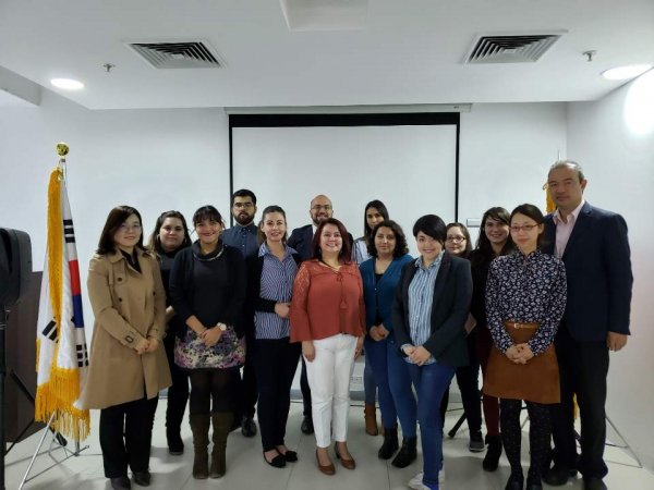 Estudiantes del Magíster en Estudios Coreanos visitan Incubadora de Negocios Coreana