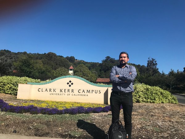 Académico de Trabajo Social expone proyecto VcM en Universidad de California en Berkeley