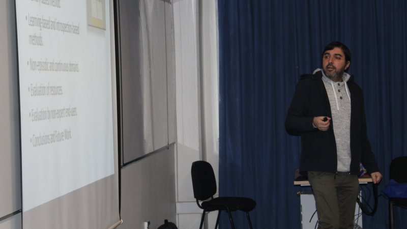 Académico de FINARQ y de la UNSW de Sydney ofrece charla sobre inteligencia artificial y robótica