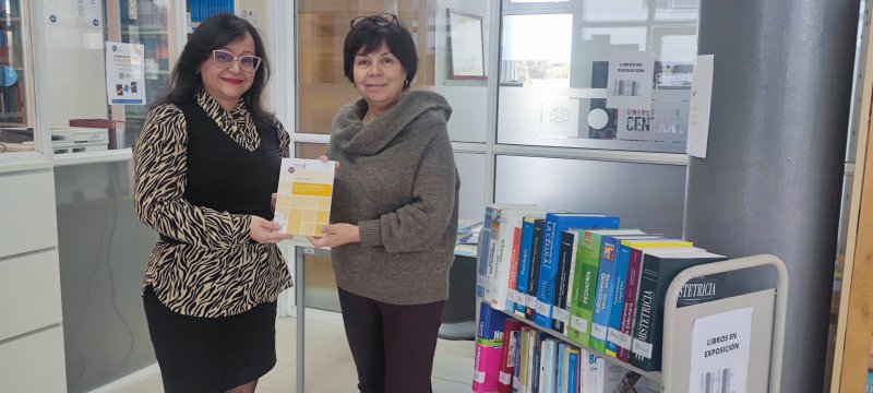 Investigadora de la FACDEH deposita libro sobre derecho a la transparencia