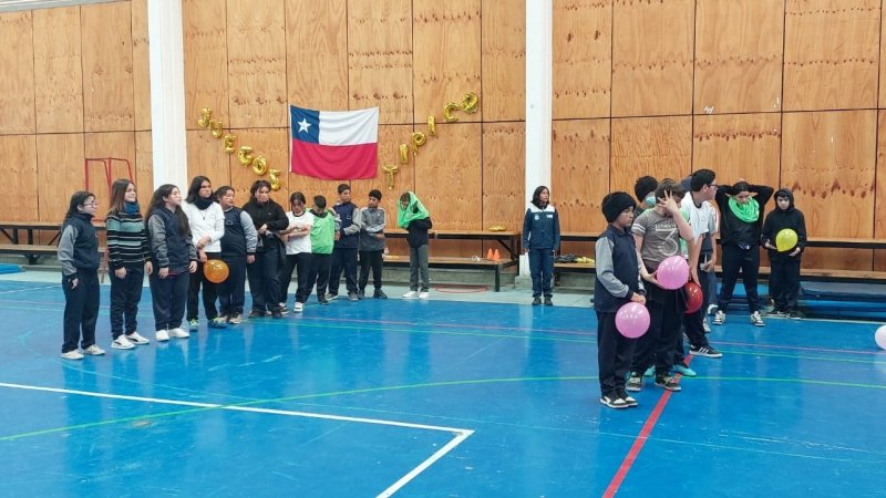 Estudiantes de Ped. en Educación Física rescatan tradición de juegos típicos