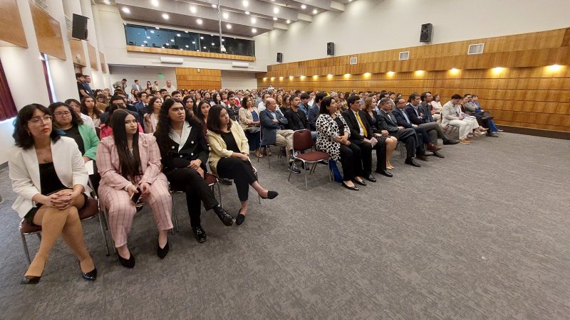 Egresados de Periodismo y Publicidad recibieron con emoción sus títulos