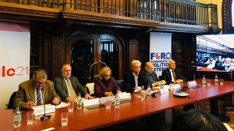 Profesor Riveros participó en el “Primer Diálogo por la Paz en el Medio Oriente”