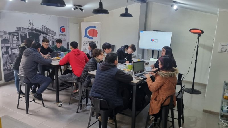 Estudiantes de Ingeniería Comercial brindaron asesoría a microempresarios del Centro de Negocios de San Pablo