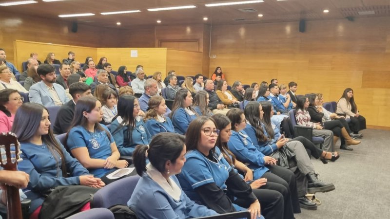 Estudiantes de Educación Diferencial, sellaron su compromiso centralino en ceremonia de investidura
