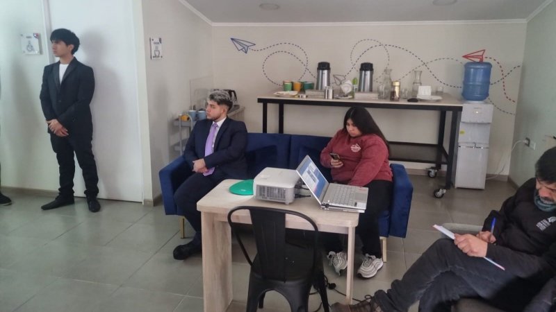 Alumnos de Ingeniería Comercial apoyan a emprendedores de Cerro Navia y Pudahuel