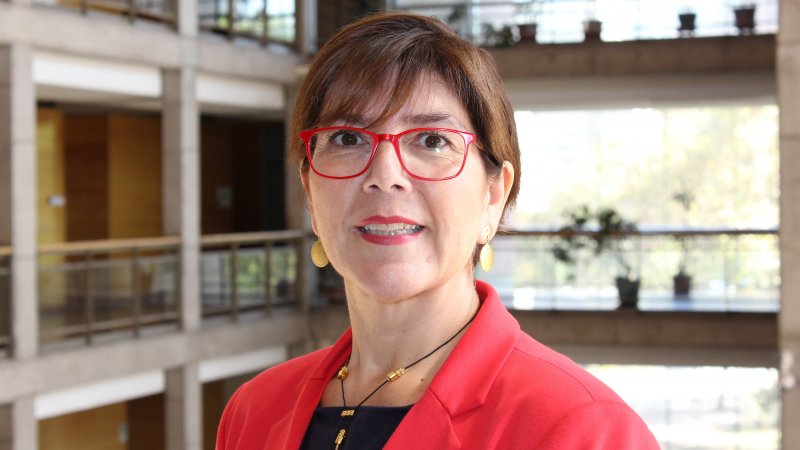 Directora de Educación General Básica obtiene el grado de Doctora por unanimidad