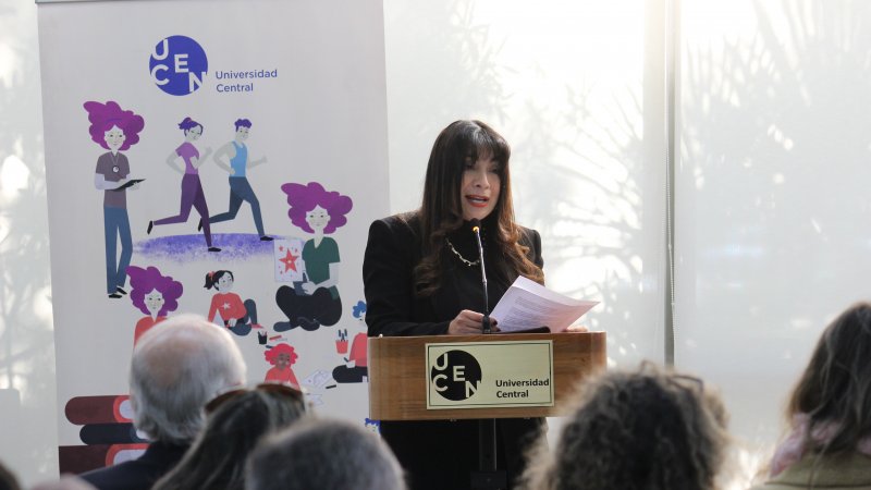 Decana Andrea Figueroa impulsa investigación sobre desarrollo profesional docente, acompañamiento y mentorías