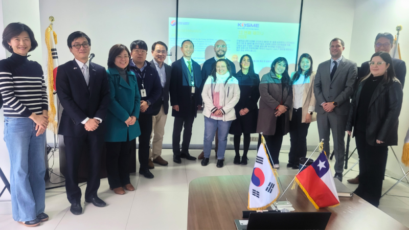 Estudiante del Magíster en Estudios Coreanos comparte conocimientos en KOSME Santiago