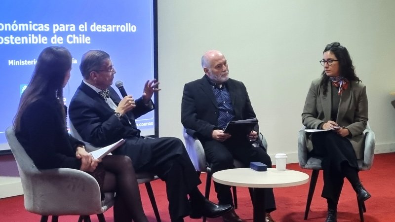 Subsecretaria de economía brindó conferencia sobre políticas económicas a estudiantes y académicos de la Fegoc