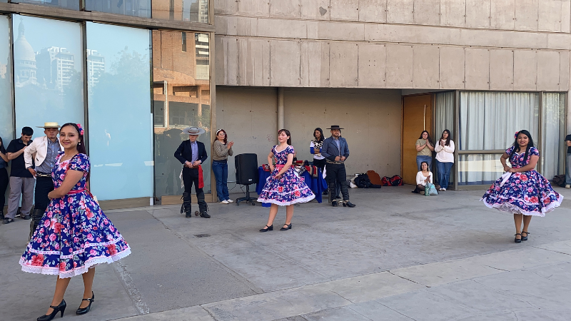 Estudiantes celebran la chilenidad en el tradicional Cuecazo U. Central organizado por la Dirección de Apoyo y Vida Estudiantil