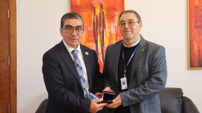 Vicerrector Regional reconoce al actual Seremi de Salud de la Región de Coquimbo por su trayectoria académica y profesional