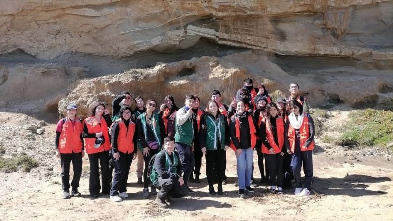 Estudiantes de Geología visitan Liceo Municipal Pablo Neruda para dictar charla