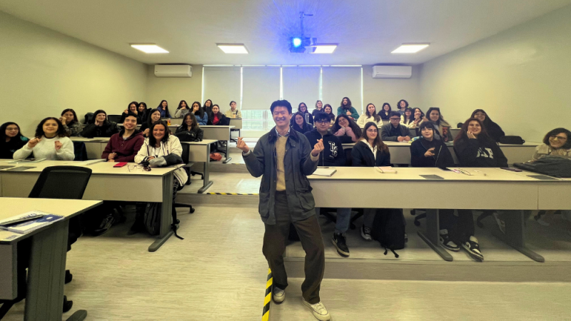 Curso de pregrado sobre Corea inició con clase magistral que abordó las memorias de dictadura y democracia en Chile y Corea del Sur
