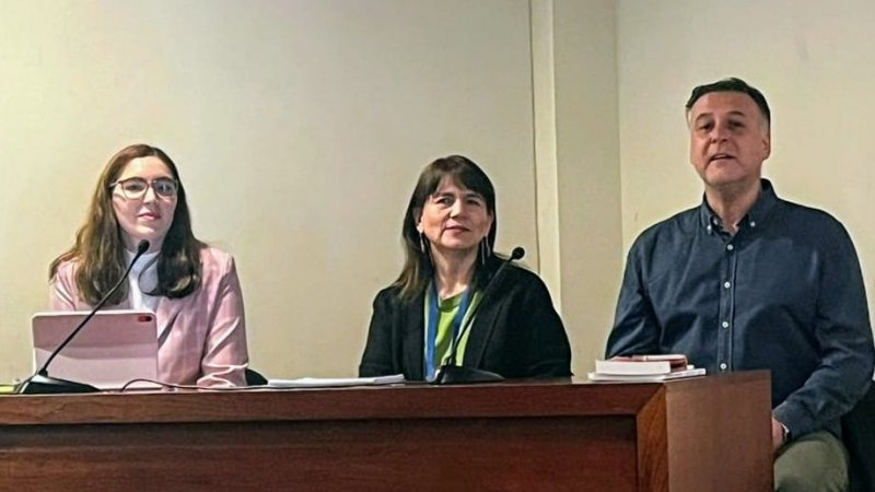 Profesores presentan su libro “De la guerra a los tribunales de drogas”