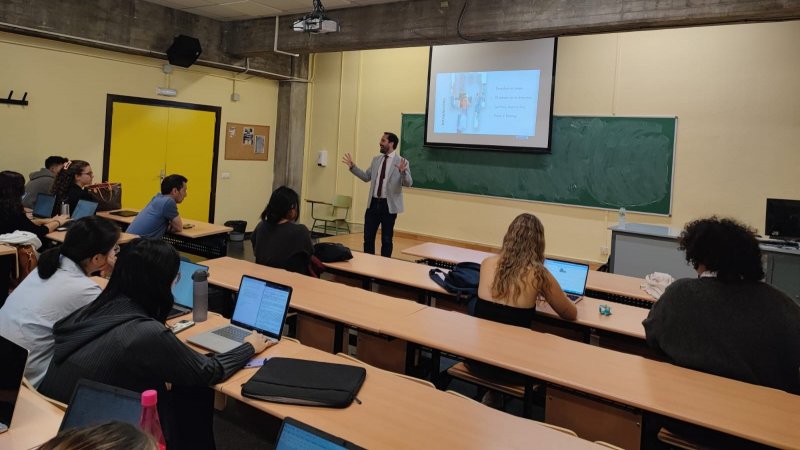 Profesor Contreras presentó investigación Fondecyt en universidades españolas