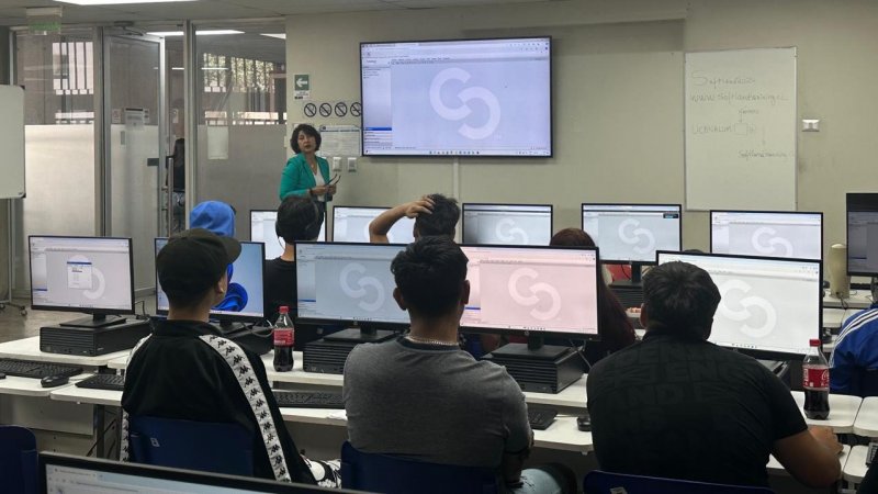 Estudiantes de Contador Auditor se capacitaron en el uso del software Softland