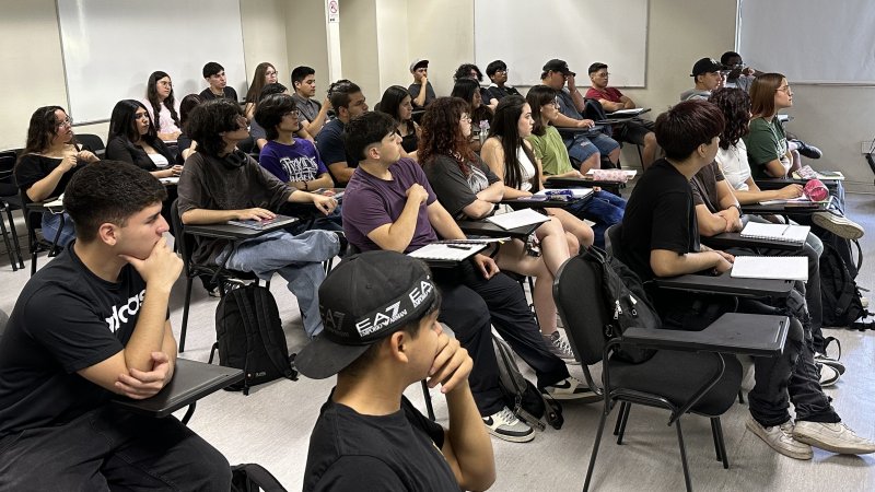 Director de Gestión de la Docencia y Decano Rohwedder visitan curso de verano tras exitosa experiencia