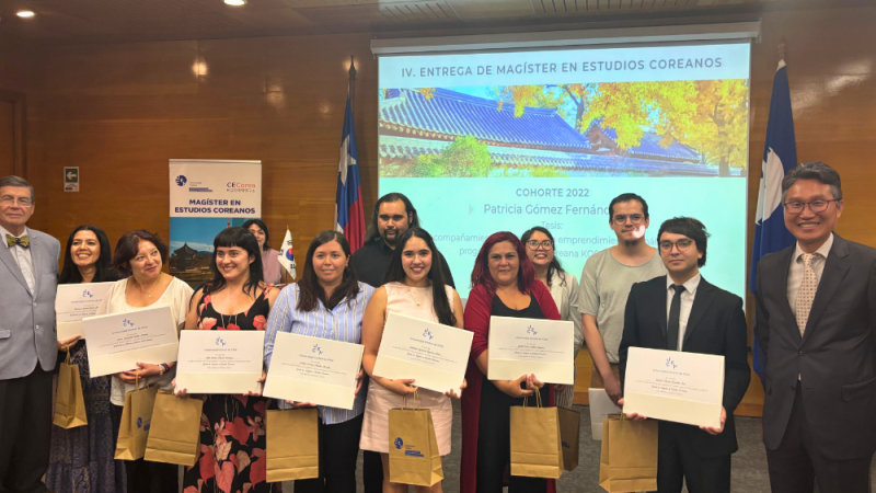 Centro de Estudios Comparados de Corea celebró ceremonia de graduación del Magíster en Estudios Coreanos y sus diplomados articulados