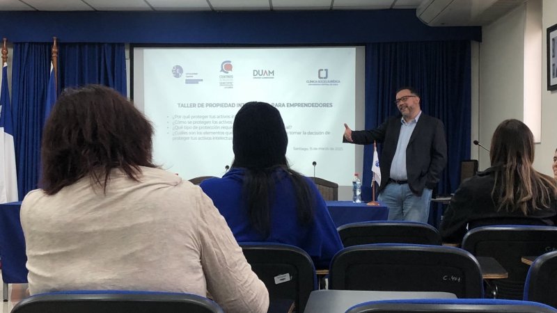 Profesor Felipe Fredes dictó primer “Taller de propiedad intelectual para emprendedores”