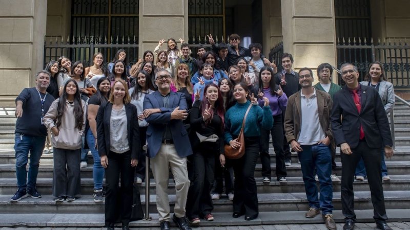 Nuevos estudiantes de Ciencia Política finalizaron su proceso de integración con una visita a la Seremi del MOP