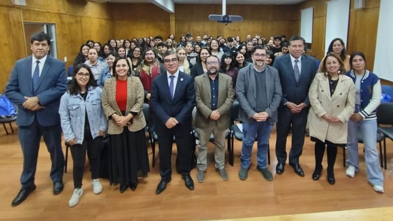 Nuevos estudiantes de Psicología vespertino inician su año académico con bienvenida de autoridades