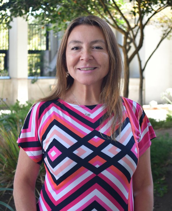 Marcela Riveros Jiménez, enfermera, directora de Campos Clínicos Facultad de Medicina y Ciencias de la Salud.