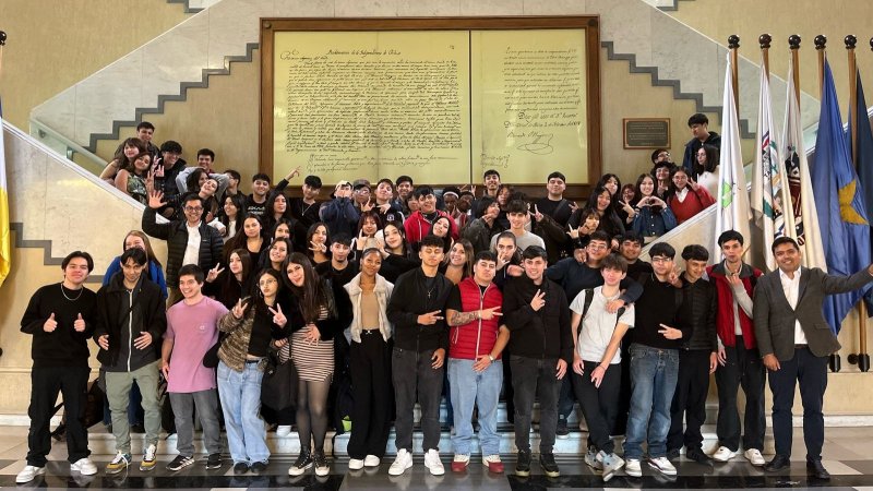 Estudiantes de primer año de Administración Pública conocieron la realidad de sus funciones en el Congreso Nacional