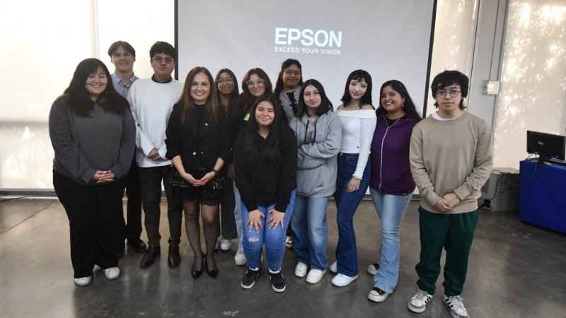 Subsecretaria Gloria de la Fuente encabeza charla sobre política exterior en la Universidad Central y destaca rol de la academia en los desafíos globales