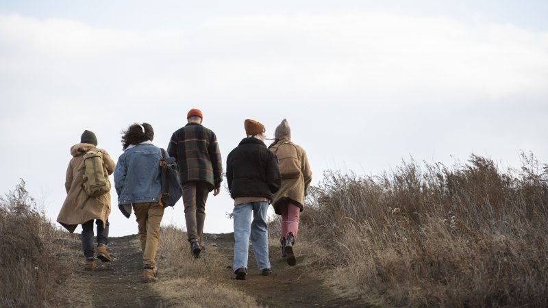 Programa coloquio: “Migraciones latinoamericanas en tiempos de polarización: permanencias, retornos y resistencias contemporáneas”